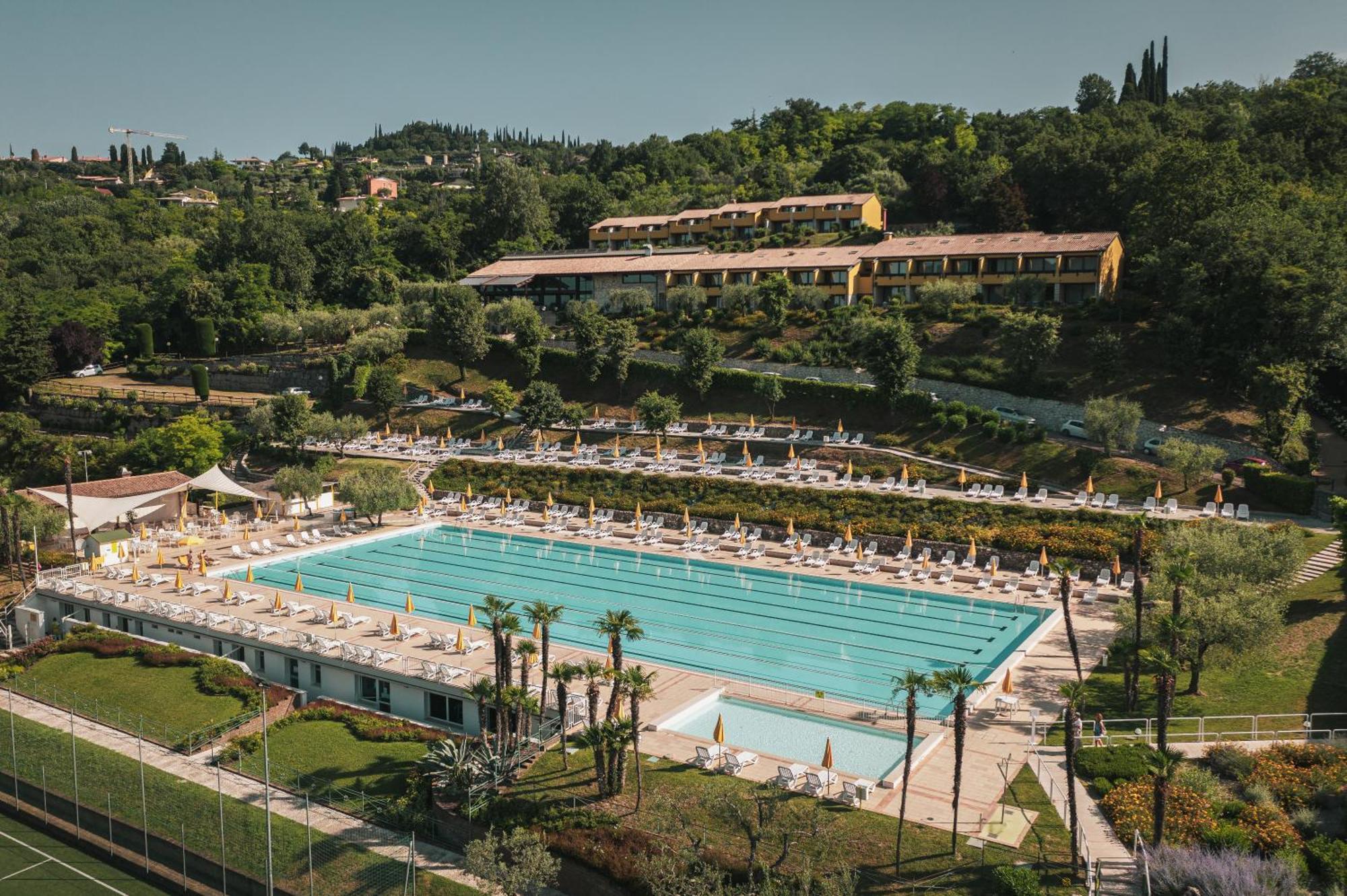 Poiano Garda Resort Appartamenti ภายนอก รูปภาพ