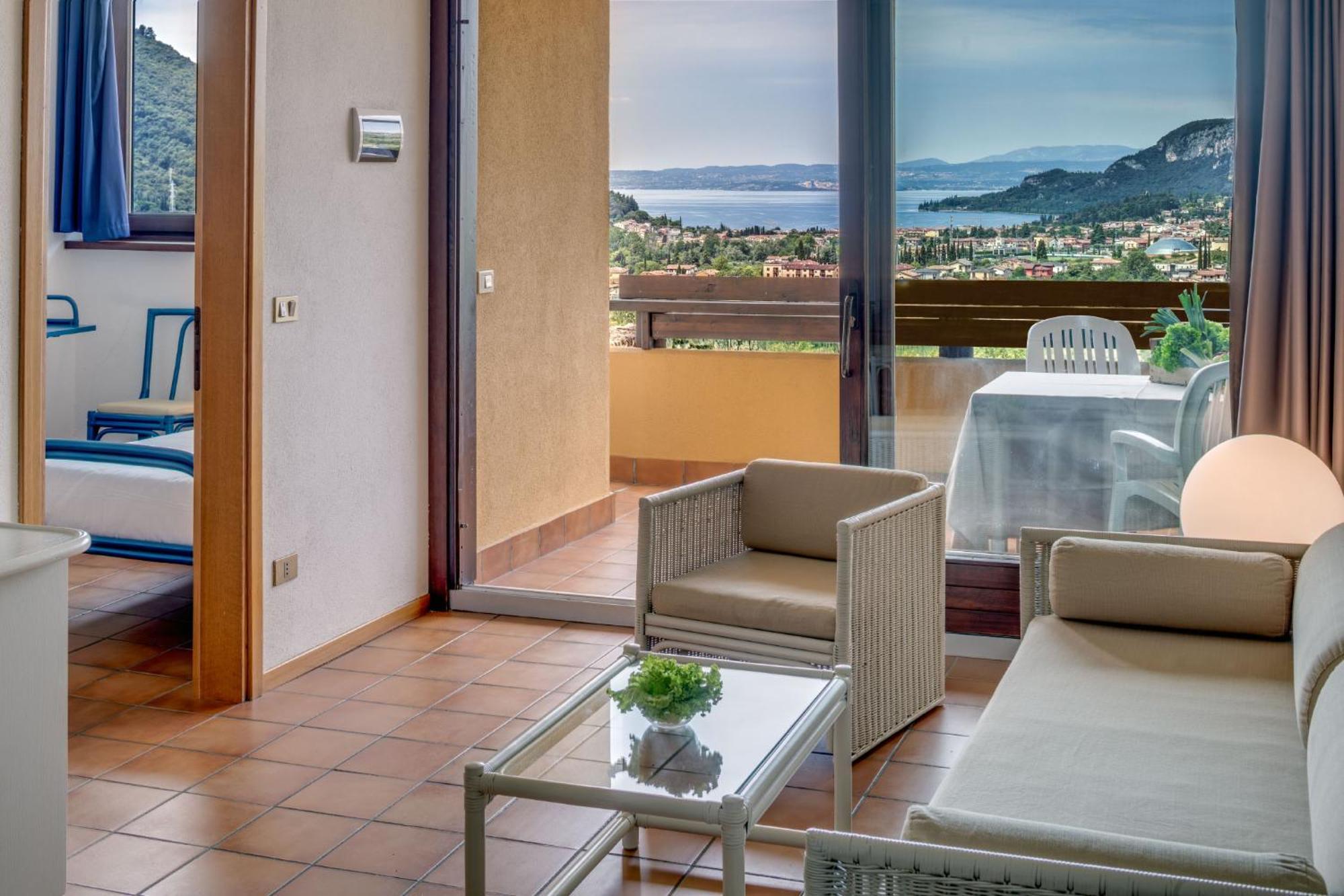 Poiano Garda Resort Appartamenti ภายนอก รูปภาพ